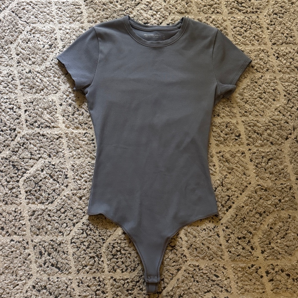 Abercrombie & Fitch Ribbed Gray Top